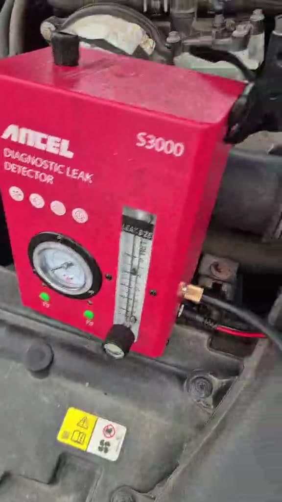 Smoke test — leak detector hooked up
